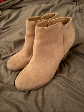 Women’s Ankle Booties in Taupe Suede